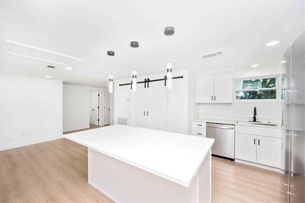 For Sale: $275,000 (3 beds, 2 baths, 1213 Square Feet)