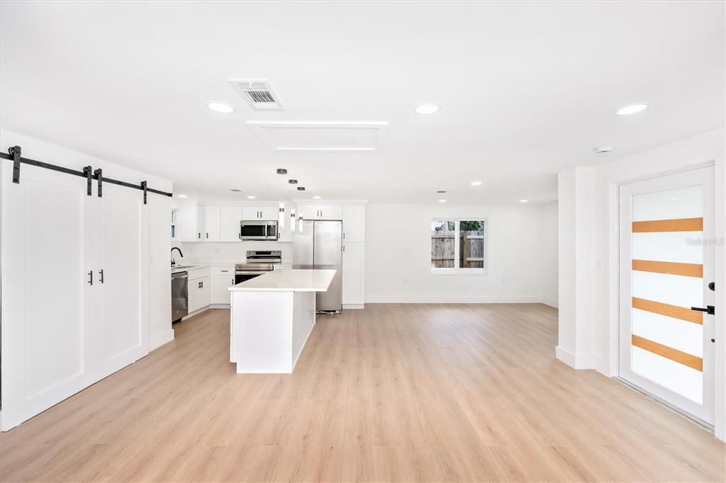 For Sale: $275,000 (3 beds, 2 baths, 1213 Square Feet)