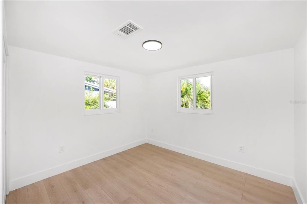 For Sale: $275,000 (3 beds, 2 baths, 1213 Square Feet)