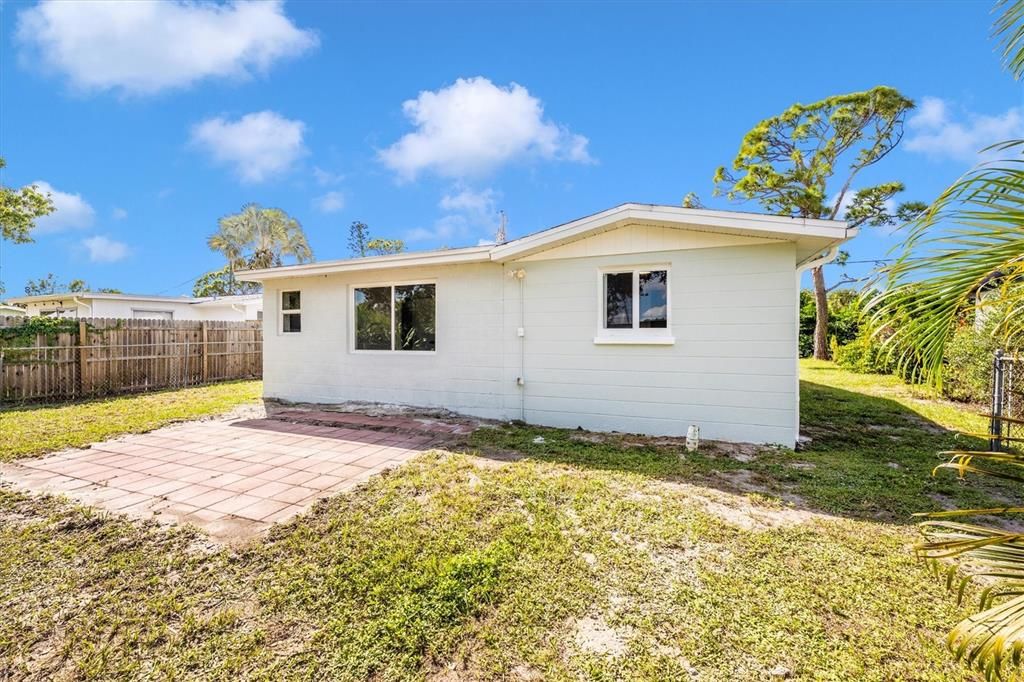For Sale: $275,000 (3 beds, 2 baths, 1213 Square Feet)