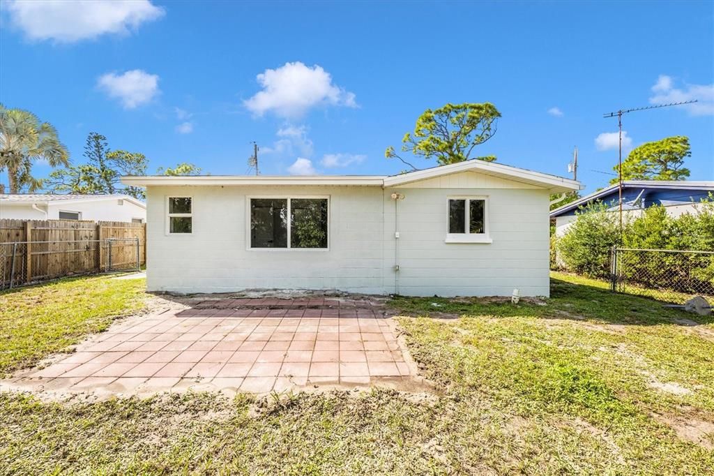 For Sale: $275,000 (3 beds, 2 baths, 1213 Square Feet)