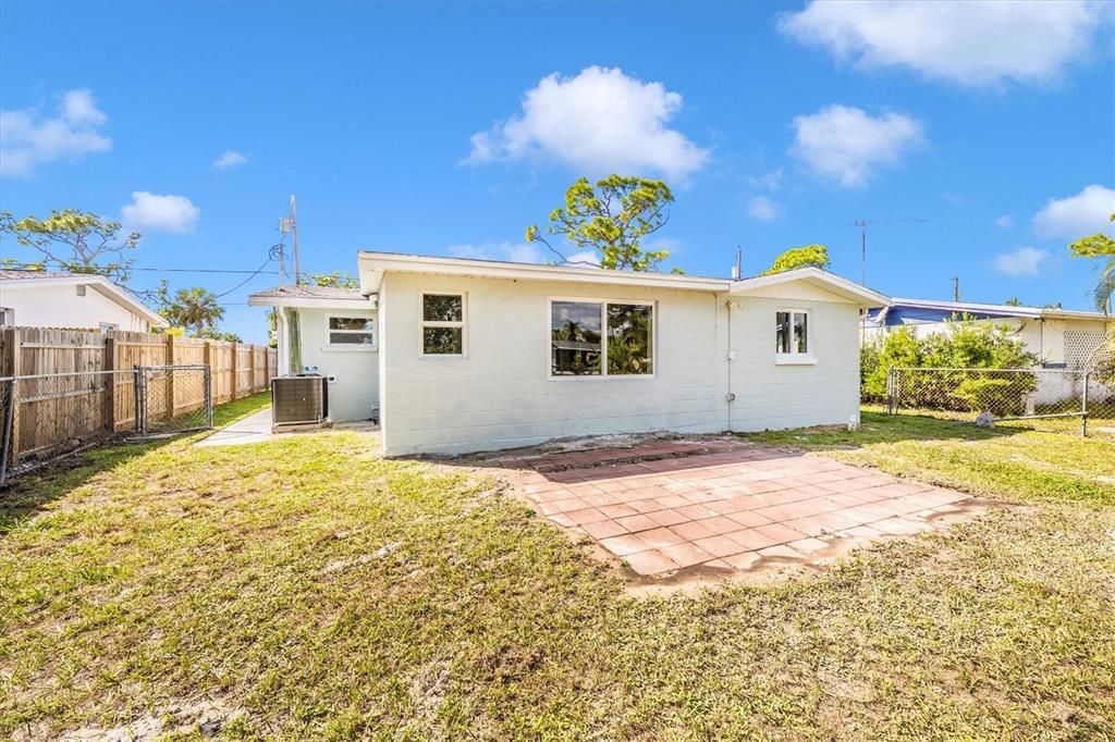 For Sale: $275,000 (3 beds, 2 baths, 1213 Square Feet)