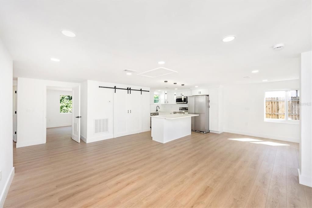 For Sale: $275,000 (3 beds, 2 baths, 1213 Square Feet)