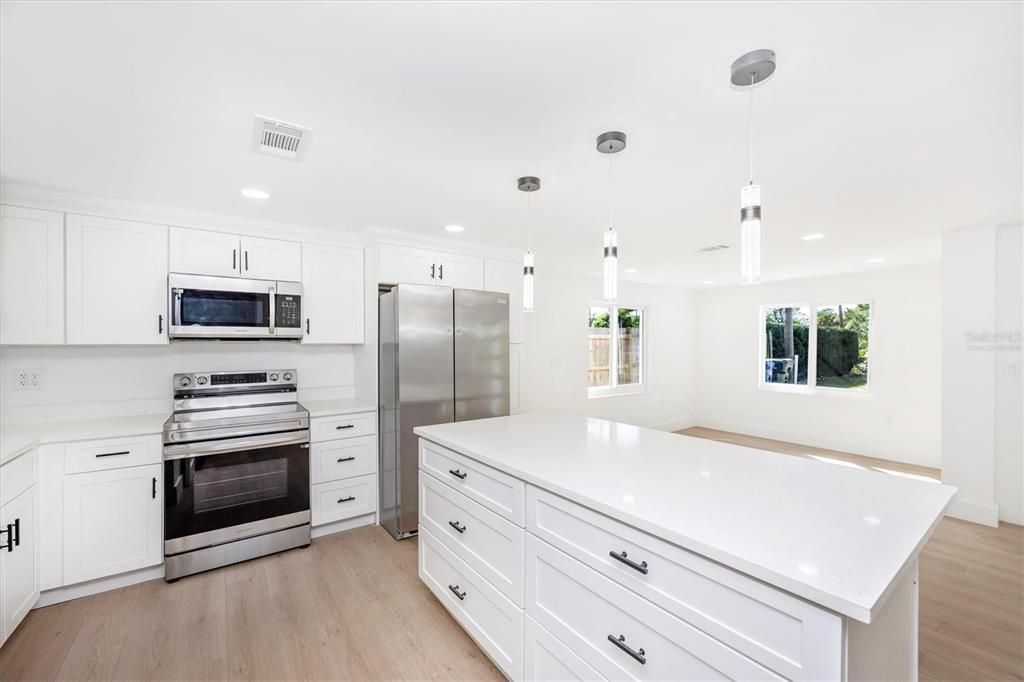 For Sale: $275,000 (3 beds, 2 baths, 1213 Square Feet)