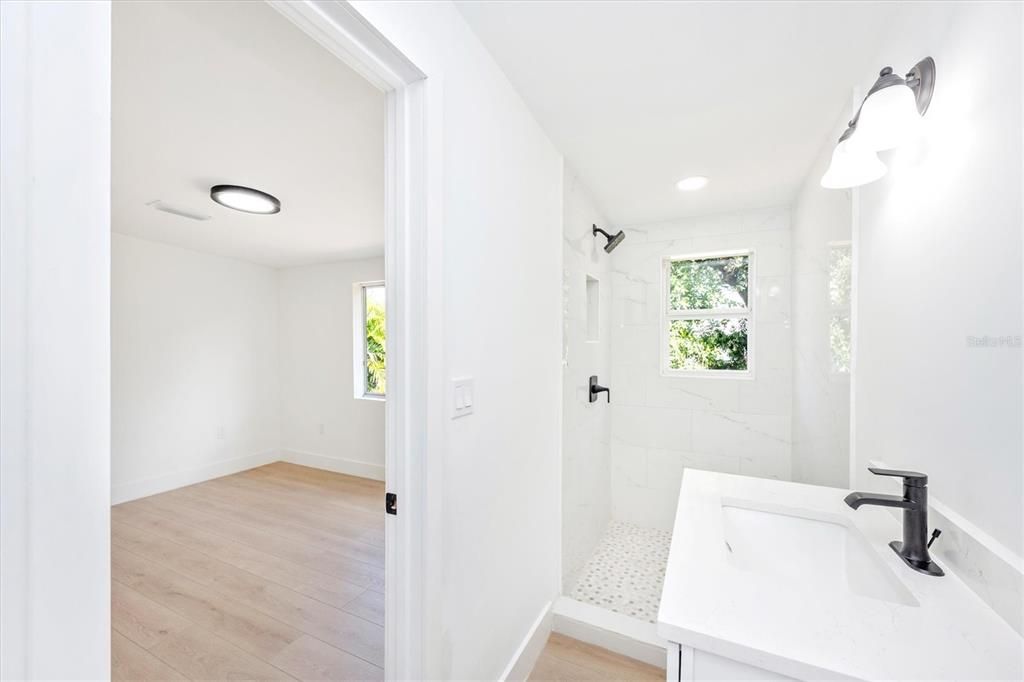 For Sale: $275,000 (3 beds, 2 baths, 1213 Square Feet)