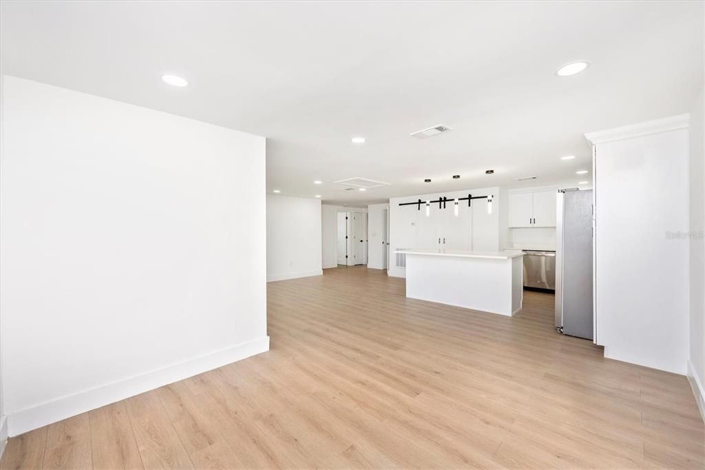 For Sale: $275,000 (3 beds, 2 baths, 1213 Square Feet)