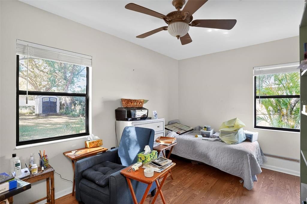 For Sale: $292,000 (2 beds, 1 baths, 930 Square Feet)