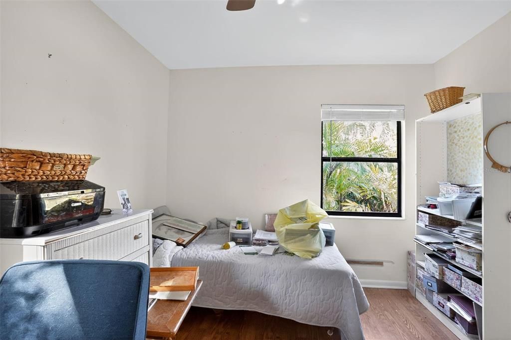 For Sale: $292,000 (2 beds, 1 baths, 930 Square Feet)