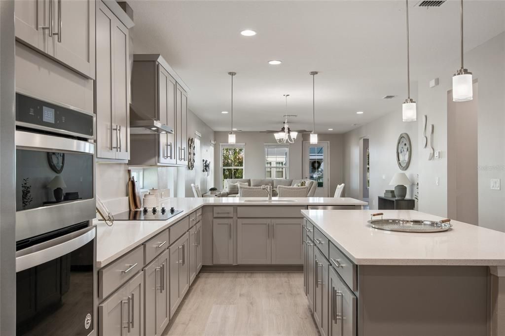 Под контрактом: $649,900 (3 спален, 2 ванн, 1976 Квадратных фут)