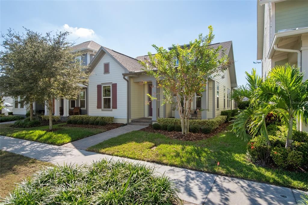 Под контрактом: $649,900 (3 спален, 2 ванн, 1976 Квадратных фут)