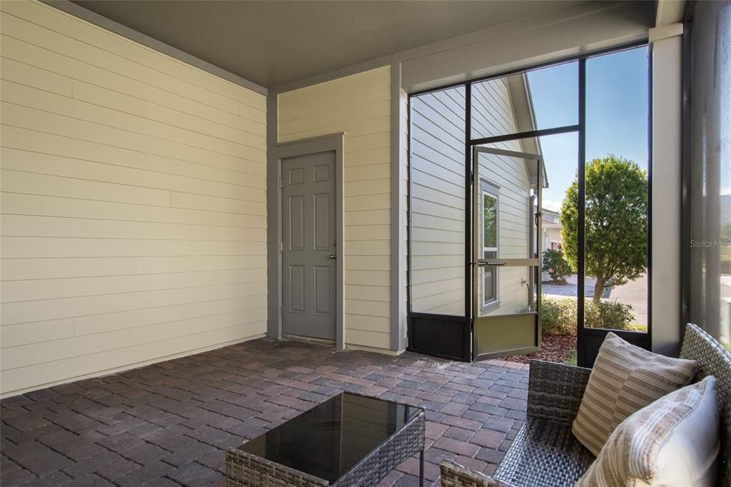 Под контрактом: $649,900 (3 спален, 2 ванн, 1976 Квадратных фут)