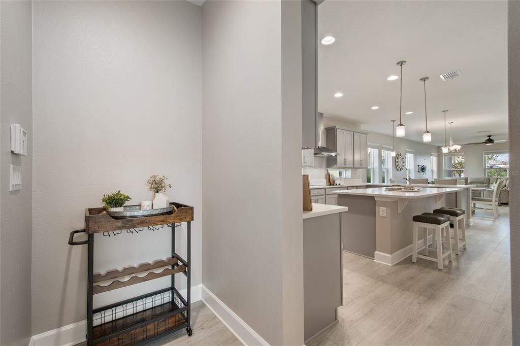 Под контрактом: $649,900 (3 спален, 2 ванн, 1976 Квадратных фут)