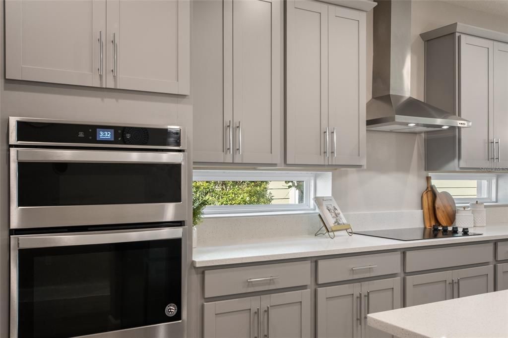 Под контрактом: $649,900 (3 спален, 2 ванн, 1976 Квадратных фут)