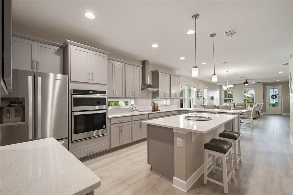 Под контрактом: $649,900 (3 спален, 2 ванн, 1976 Квадратных фут)