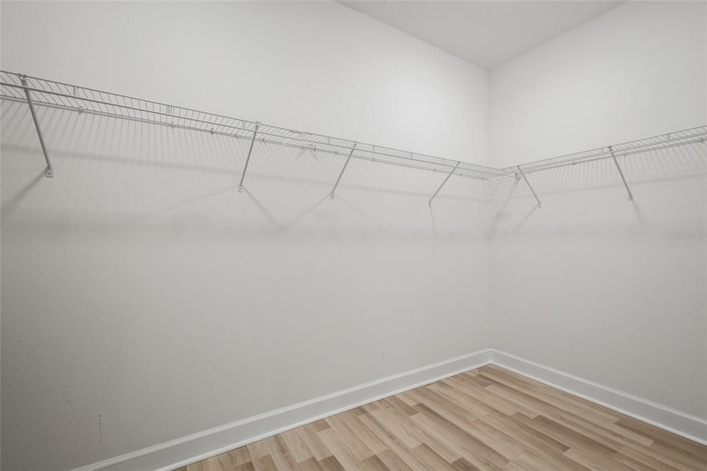 Под контрактом: $649,900 (3 спален, 2 ванн, 1976 Квадратных фут)