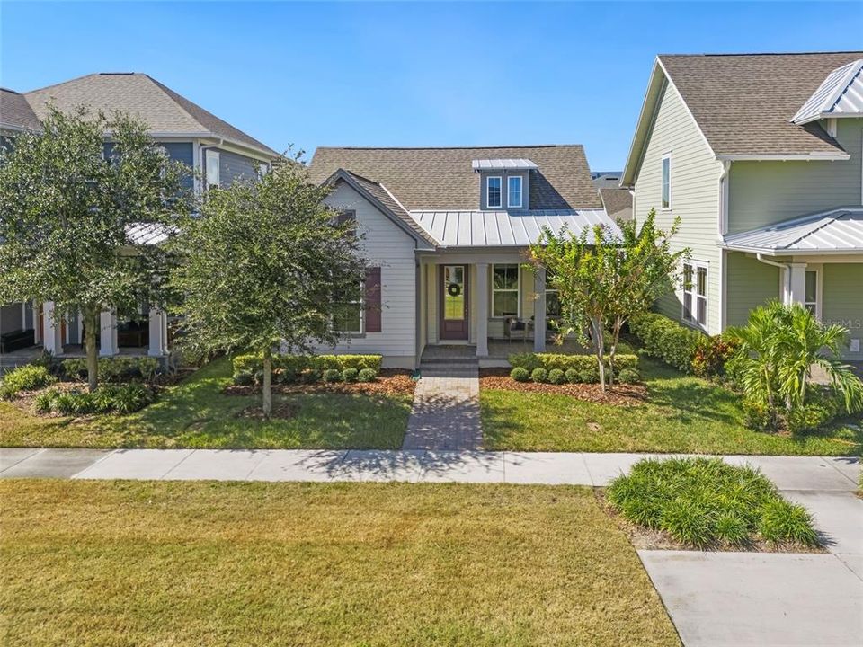 Под контрактом: $649,900 (3 спален, 2 ванн, 1976 Квадратных фут)