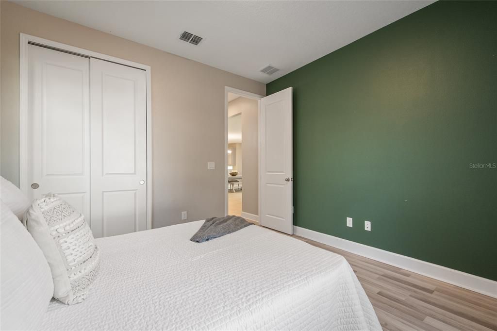 Под контрактом: $649,900 (3 спален, 2 ванн, 1976 Квадратных фут)