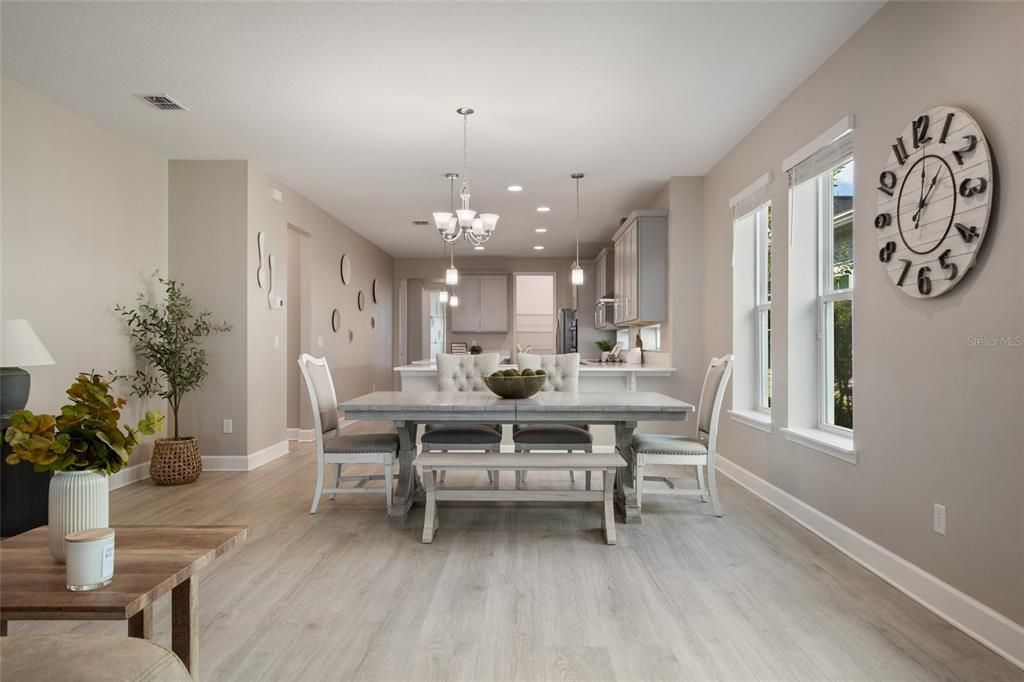 Под контрактом: $649,900 (3 спален, 2 ванн, 1976 Квадратных фут)