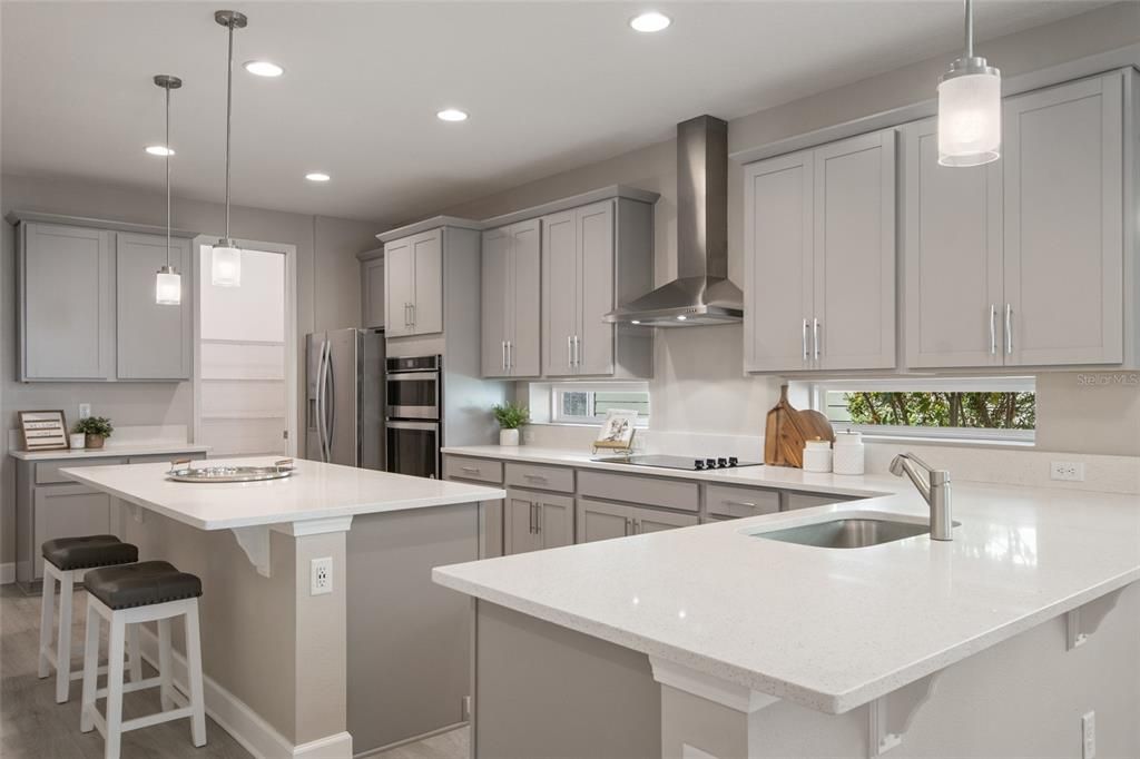 Под контрактом: $649,900 (3 спален, 2 ванн, 1976 Квадратных фут)