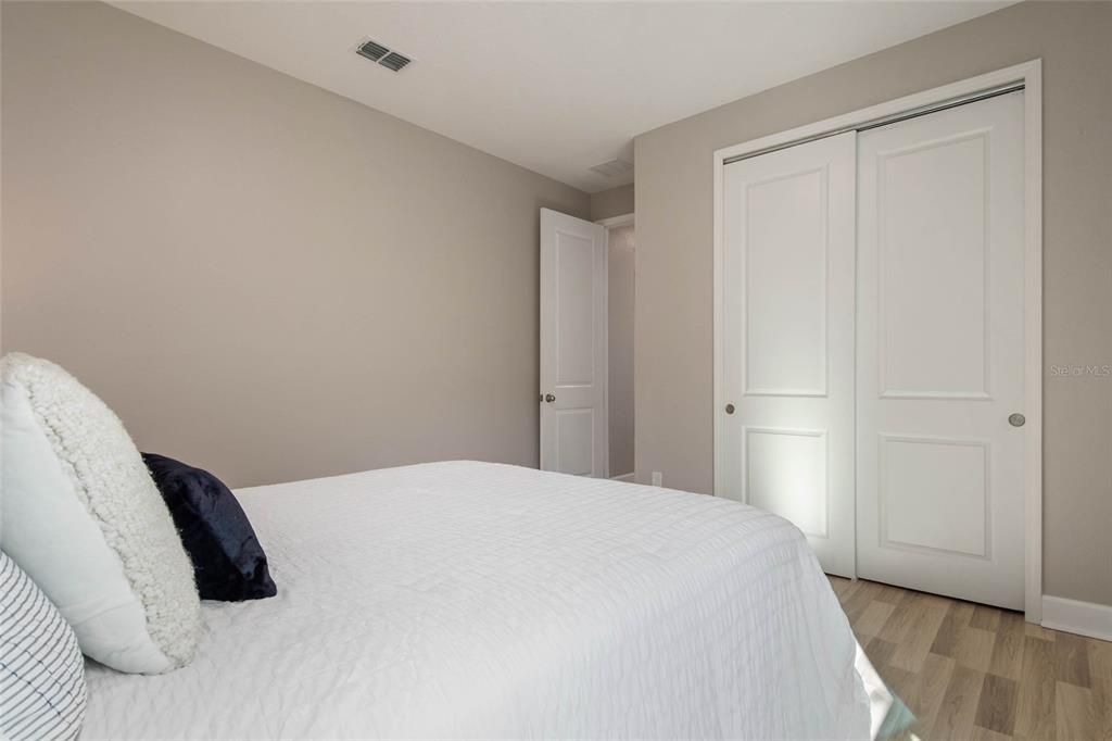 Под контрактом: $649,900 (3 спален, 2 ванн, 1976 Квадратных фут)