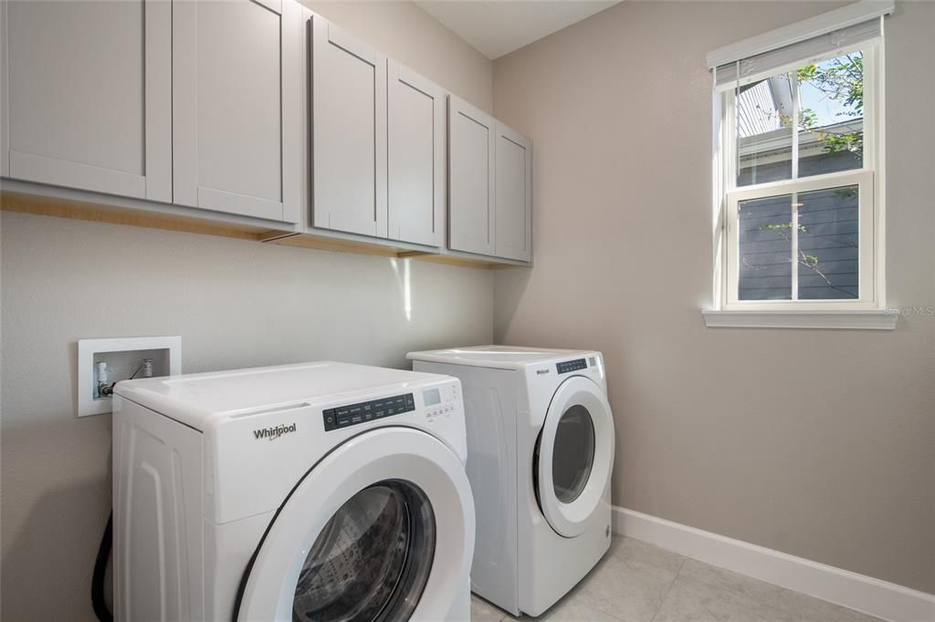 Под контрактом: $649,900 (3 спален, 2 ванн, 1976 Квадратных фут)