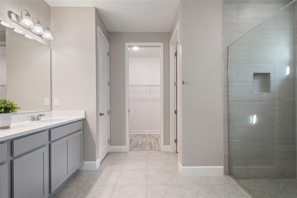 Под контрактом: $649,900 (3 спален, 2 ванн, 1976 Квадратных фут)