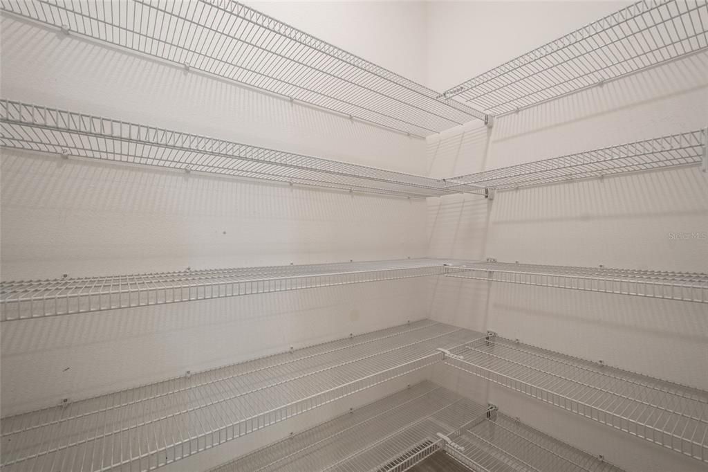 Под контрактом: $649,900 (3 спален, 2 ванн, 1976 Квадратных фут)