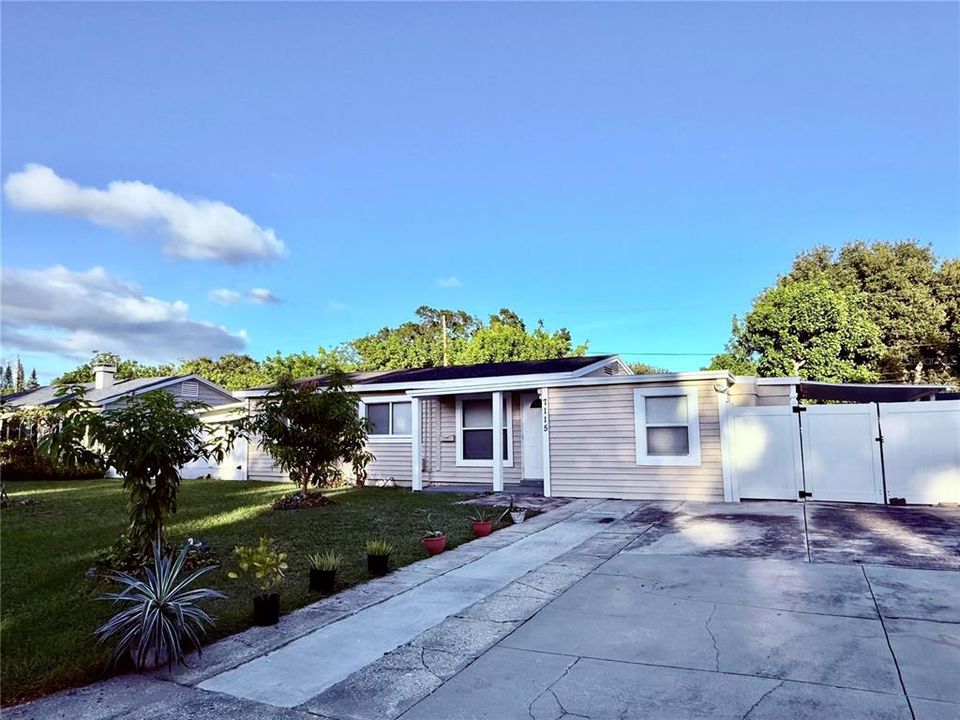 For Rent: $2,500 (4 beds, 2 baths, 1188 Square Feet)