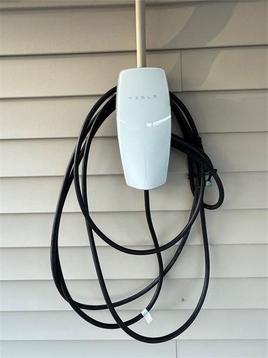 For Rent: $2,500 (4 beds, 2 baths, 1188 Square Feet)