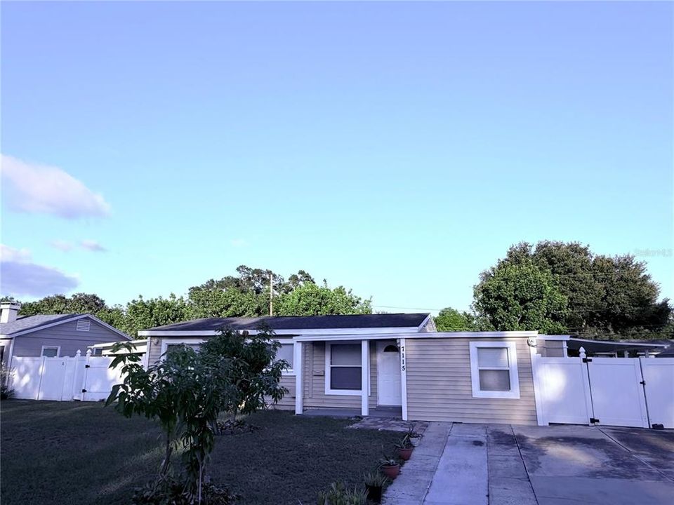 For Rent: $2,500 (4 beds, 2 baths, 1188 Square Feet)