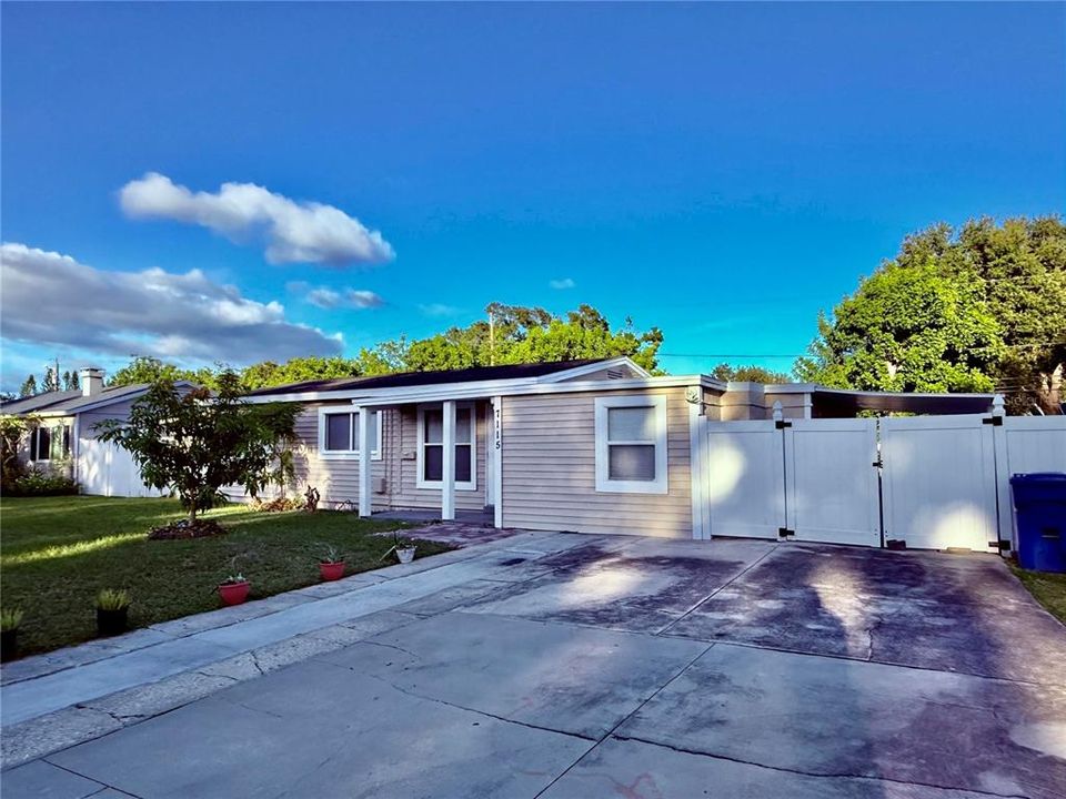 For Rent: $2,500 (4 beds, 2 baths, 1188 Square Feet)