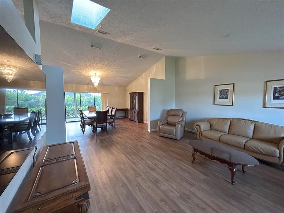 For Sale: $370,000 (3 beds, 2 baths, 1847 Square Feet)