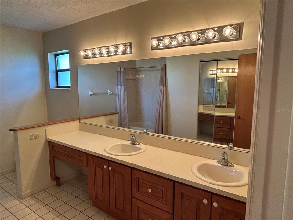 For Sale: $370,000 (3 beds, 2 baths, 1847 Square Feet)