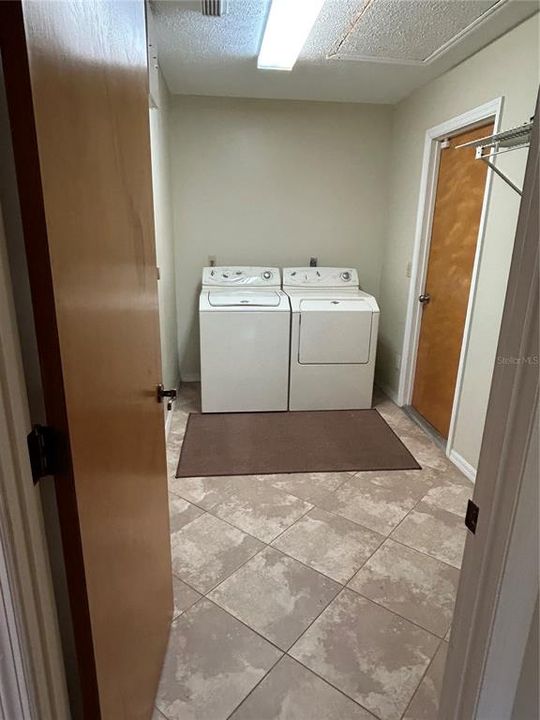 For Sale: $370,000 (3 beds, 2 baths, 1847 Square Feet)