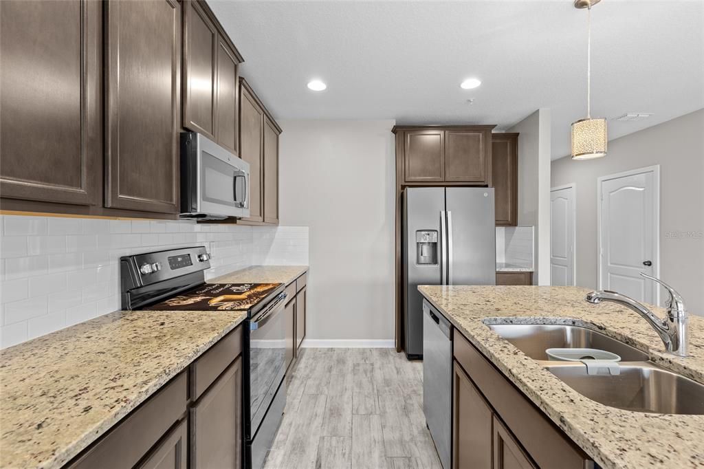 待售: $319,995 (3 贝兹, 2 浴室, 1633 平方英尺)