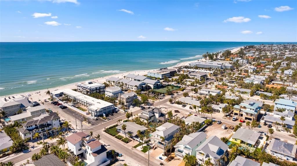 For Sale: $2,999,900 (6 beds, 5 baths, 3472 Square Feet)