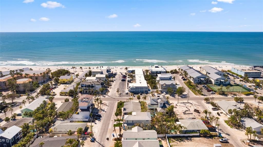 For Sale: $2,999,900 (6 beds, 5 baths, 3472 Square Feet)