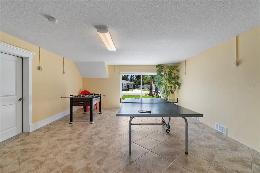 For Sale: $2,999,900 (6 beds, 5 baths, 3472 Square Feet)