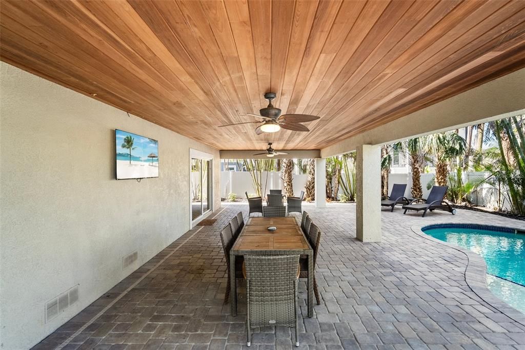 For Sale: $2,999,900 (6 beds, 5 baths, 3472 Square Feet)