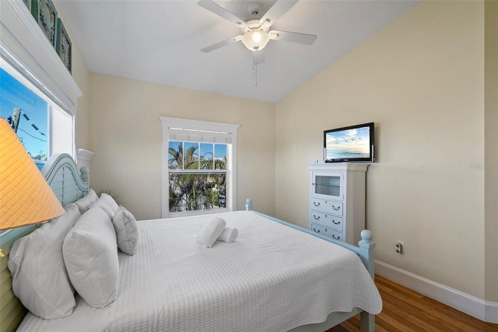 For Sale: $2,999,900 (6 beds, 5 baths, 3472 Square Feet)