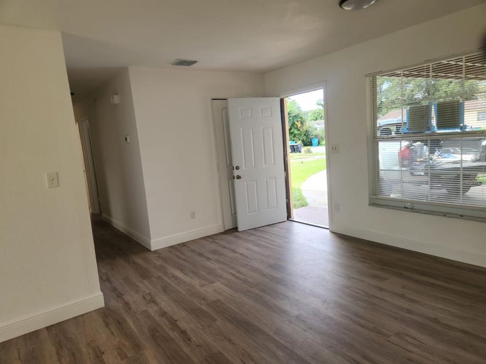 For Sale: $268,800 (4 beds, 1 baths, 1250 Square Feet)