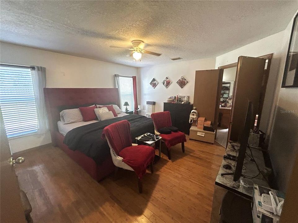 En Renta: $2,800 (4 camas, 2 baños, 2550 Pies cuadrados)