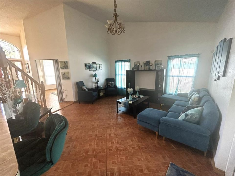 En Renta: $2,800 (4 camas, 2 baños, 2550 Pies cuadrados)