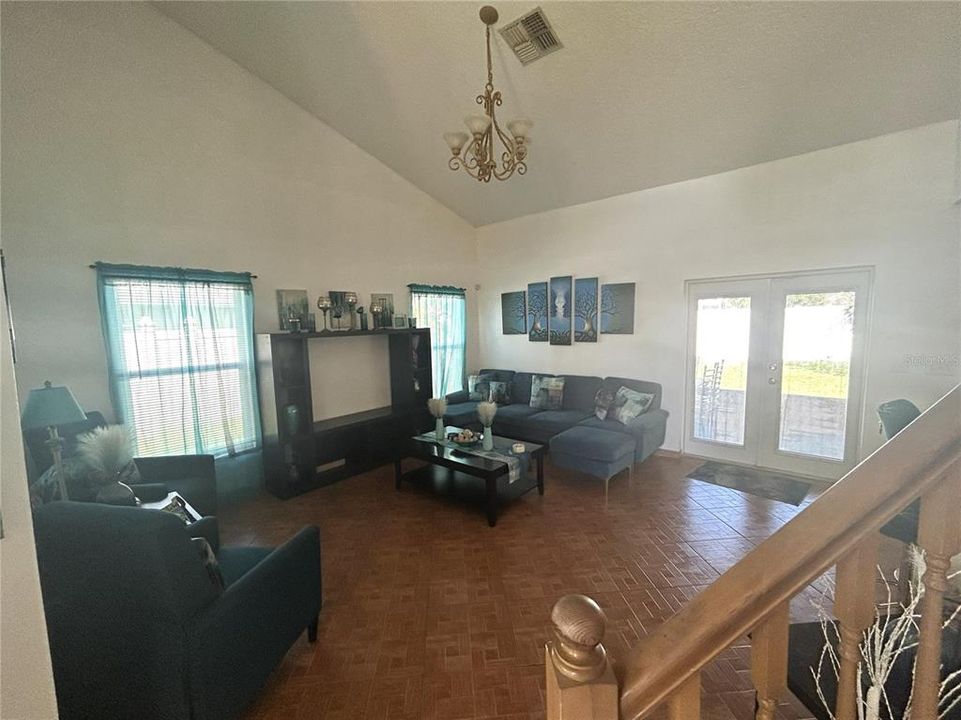 En Renta: $2,800 (4 camas, 2 baños, 2550 Pies cuadrados)