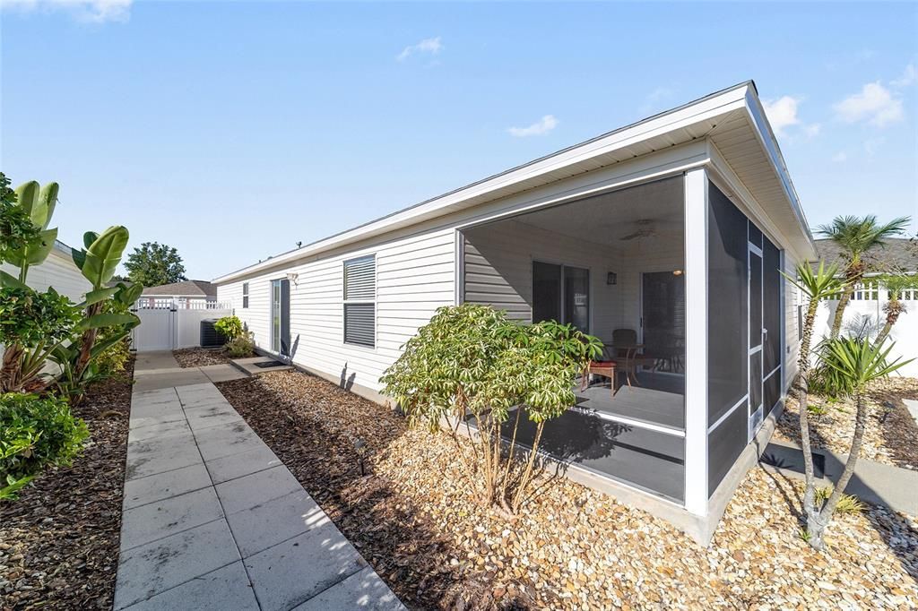 For Sale: $299,900 (2 beds, 2 baths, 1165 Square Feet)