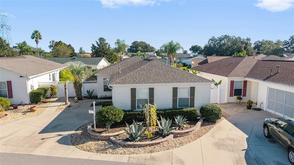 For Sale: $299,900 (2 beds, 2 baths, 1165 Square Feet)