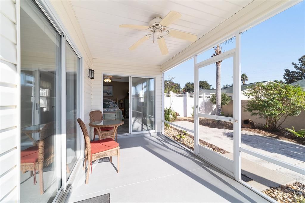 For Sale: $299,900 (2 beds, 2 baths, 1165 Square Feet)