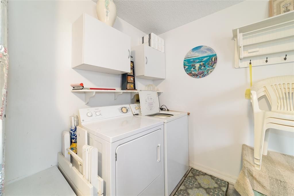 For Sale: $299,900 (2 beds, 2 baths, 1165 Square Feet)