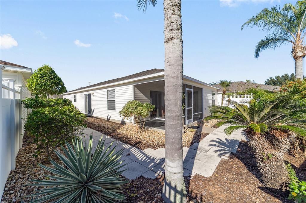 For Sale: $299,900 (2 beds, 2 baths, 1165 Square Feet)