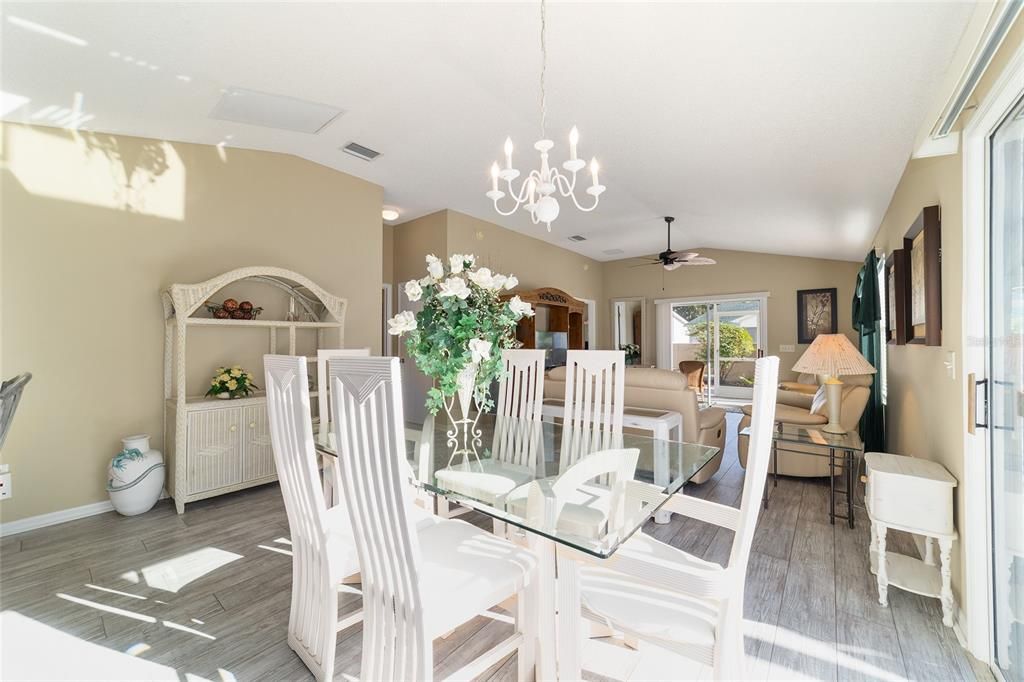 For Sale: $299,900 (2 beds, 2 baths, 1165 Square Feet)